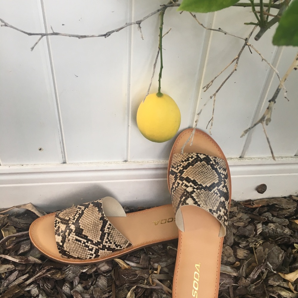 5 ⭐️ Tan Snake One Band Slide Sandal - Picture 2 of 4